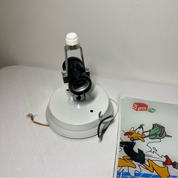 Looney Tunes Glass Light Fixture. New. 1995 - Picture 3 of 10